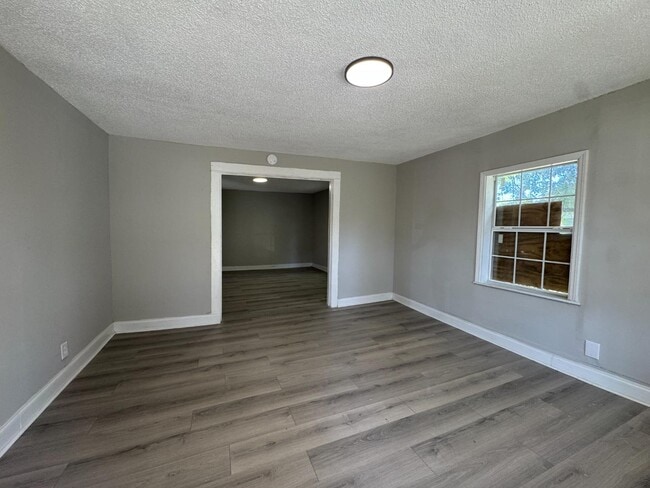 Building Photo - 2028 Amity Ave
