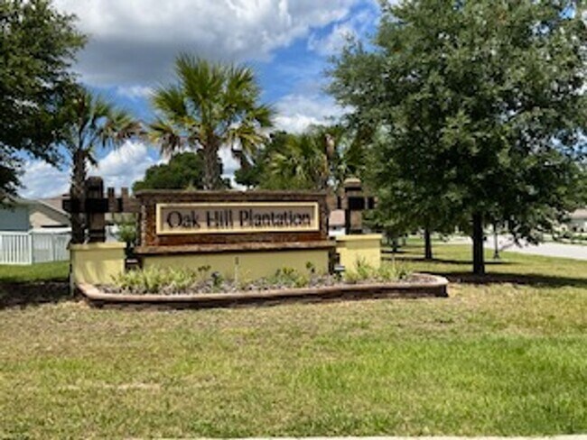 Building Photo - Oak Hill Plantation 3/2 NE Ocala Home