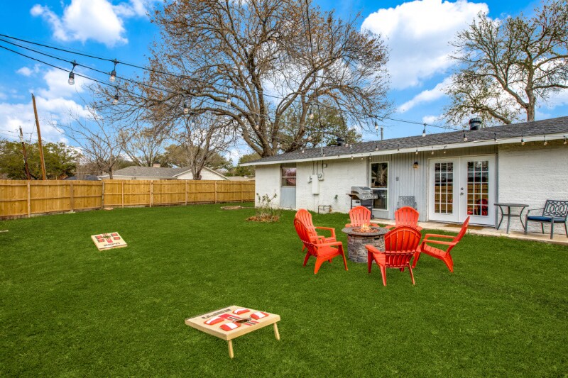 Building Photo - 831 Loganwood Ave