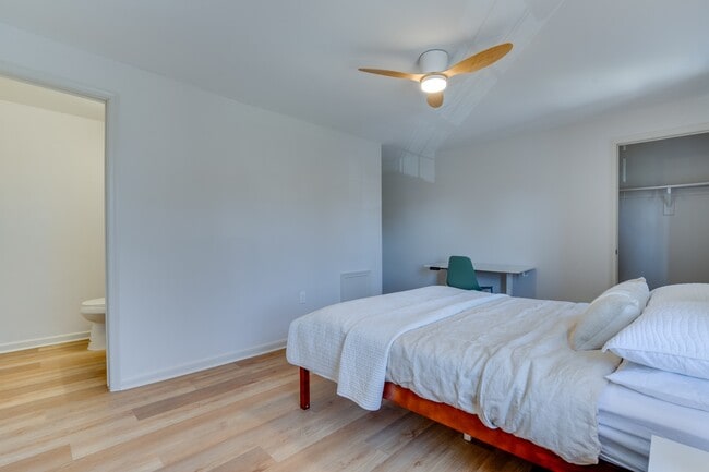 Building Photo - 8032 St Annes Ct