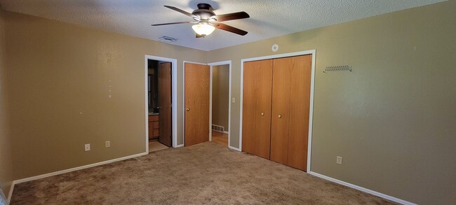 Building Photo - 3 bedroom 2 bath home