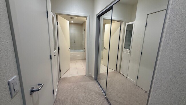 Building Photo - EPIC REA- Lower Pac Heights - Condo w/Parking