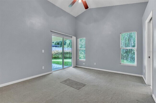 Building Photo - 4454 King Edward Dr