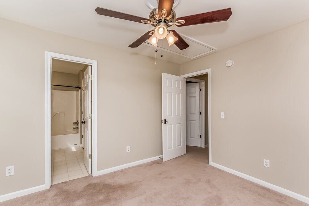 Building Photo - 332 Pinehurst Way