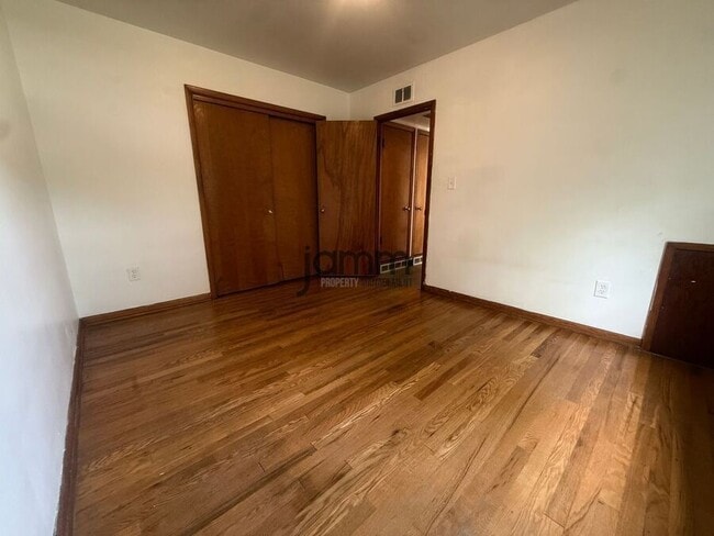 Building Photo - 4201 Rocky River Dr