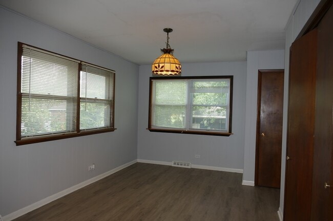 Building Photo - 5507 S Washington St