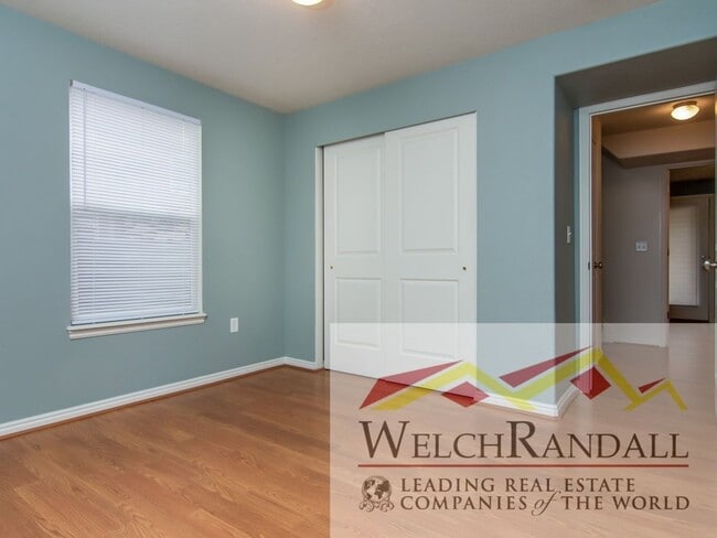 Building Photo - Comfort Meets Style: 2 Bed, 1.5 Bath Herri...
