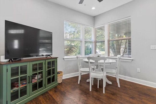 Building Photo - 134 Lee St