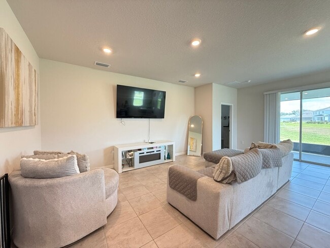 Building Photo - 4 Bedrooms, 2.5 Baths Coming Soon!