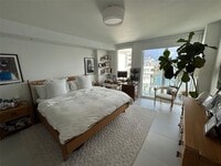 Building Photo - 9821 E Bay Harbor Dr