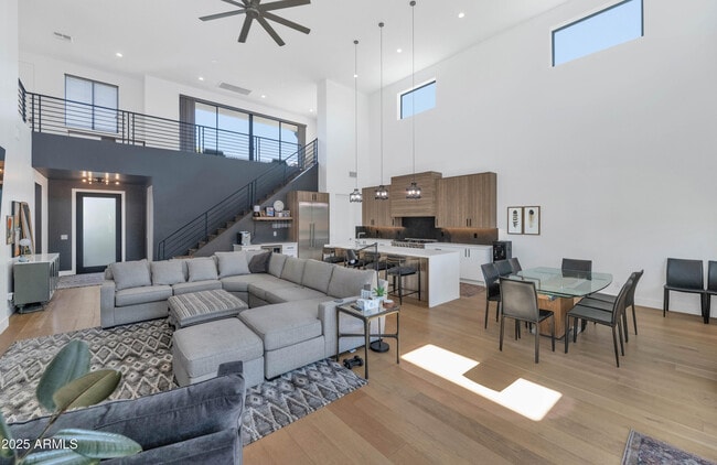 Building Photo - 4413 E Turney Ave