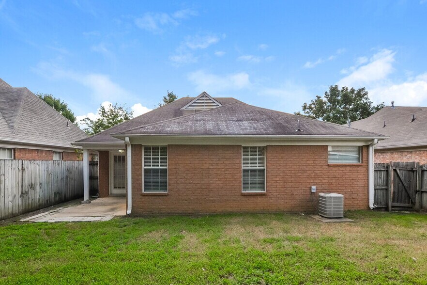 Building Photo - 8408 Cross Point Dr