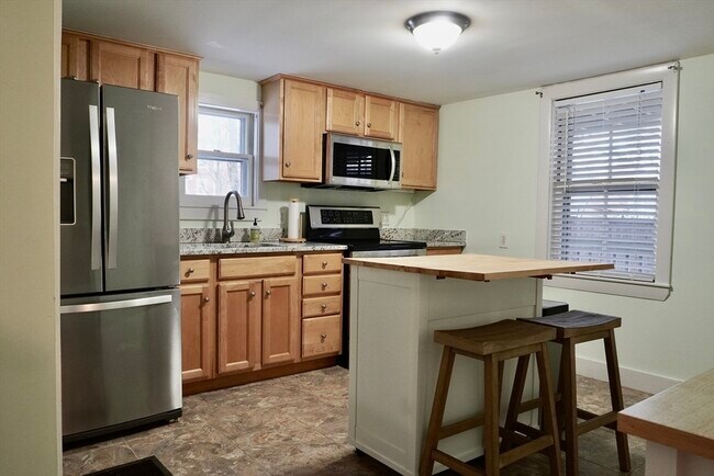 Building Photo - 27 Turner St