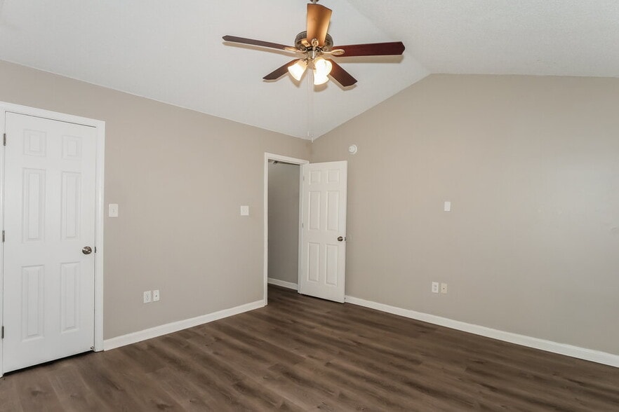 Building Photo - 10734 Ridgefield Dr