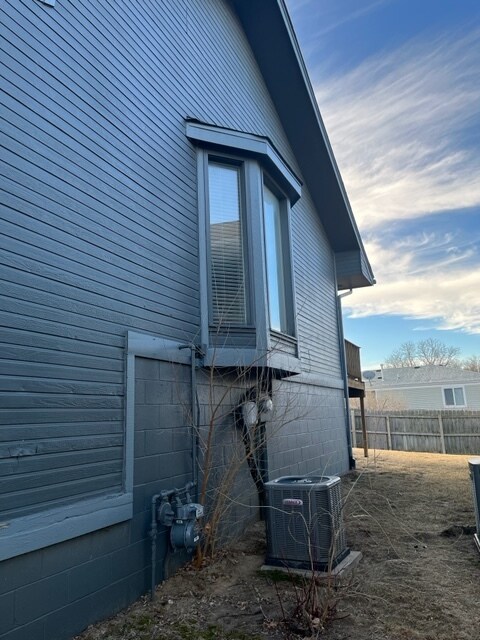 Building Photo - 3405 Comstock Ave