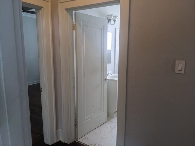 Building Photo - 3315 W Markham St