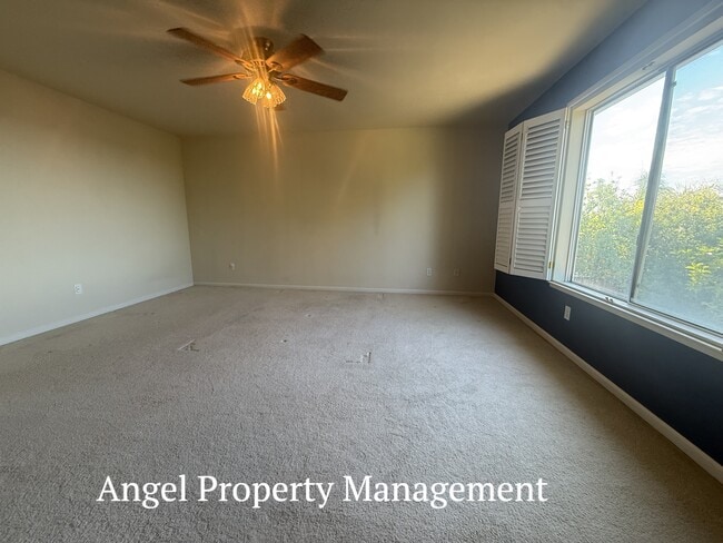 Building Photo - 1245 Oak Haven Way