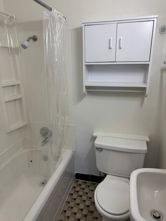 Building Photo - 7416 Harwood Ave