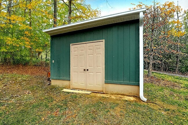 Building Photo - 13440 Carriage Hill Dr