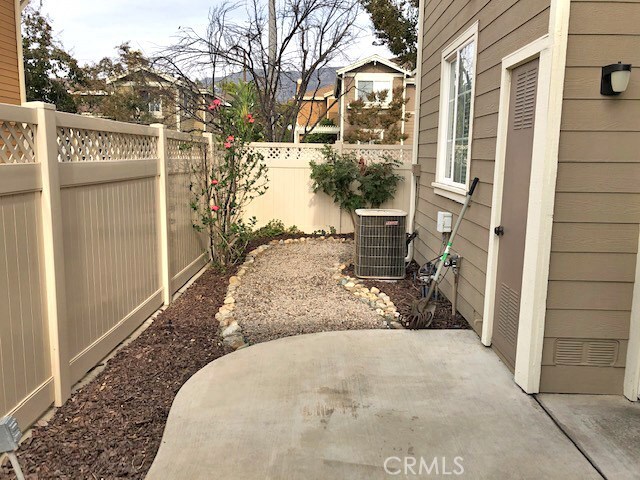 Building Photo - 444 Middlebury Ct