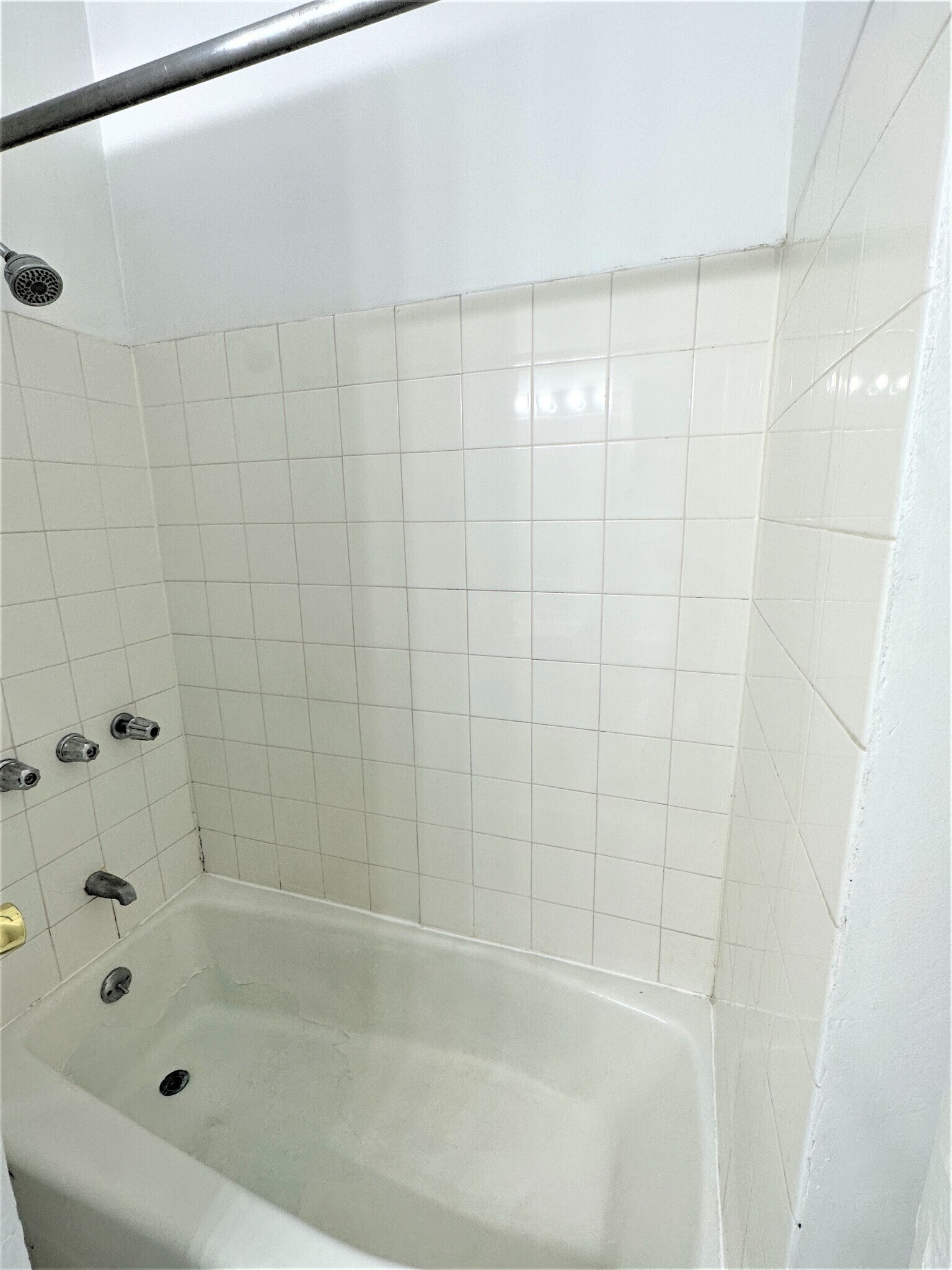 Building Photo - 3606 N Racine Ave