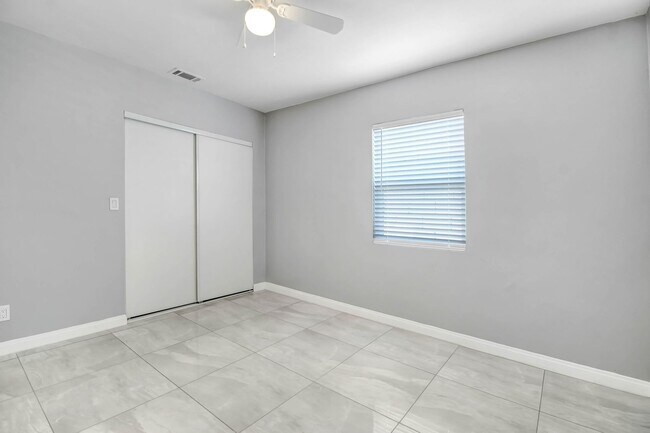 Building Photo - 4846 Doane Ave