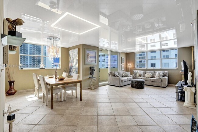 Building Photo - 1833 S Ocean Dr