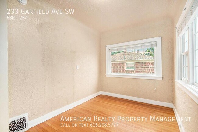 Building Photo - 233 Garfield Ave SW