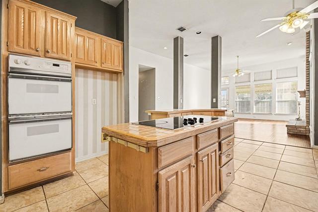 Building Photo - 1005 Creek Bend