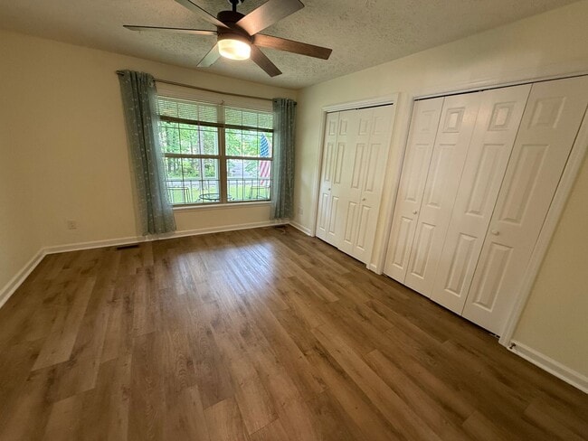Building Photo - 3 Bed 2 Bath Home near Luther Lake