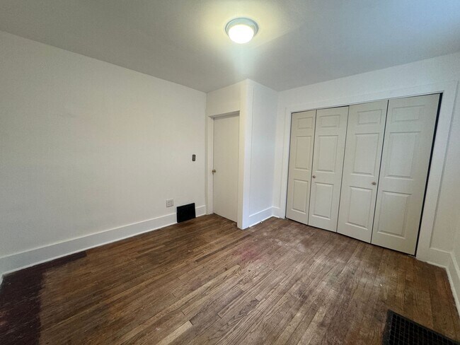 Building Photo - 213 Depeyster St