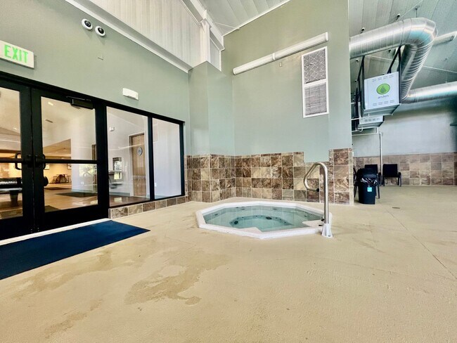 Building Photo - 225 Hi Country Dr