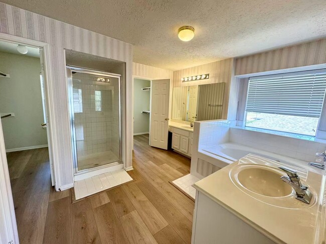 Building Photo - 2439 Shelby Park Dr