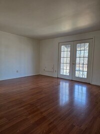 Building Photo - 2-bedroom upper