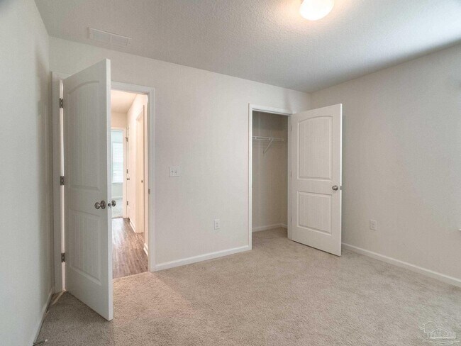 Building Photo - 5760 Blackhorse Cir