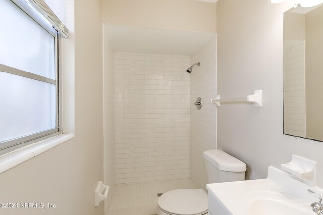 Building Photo - 1220 Arbor Cir