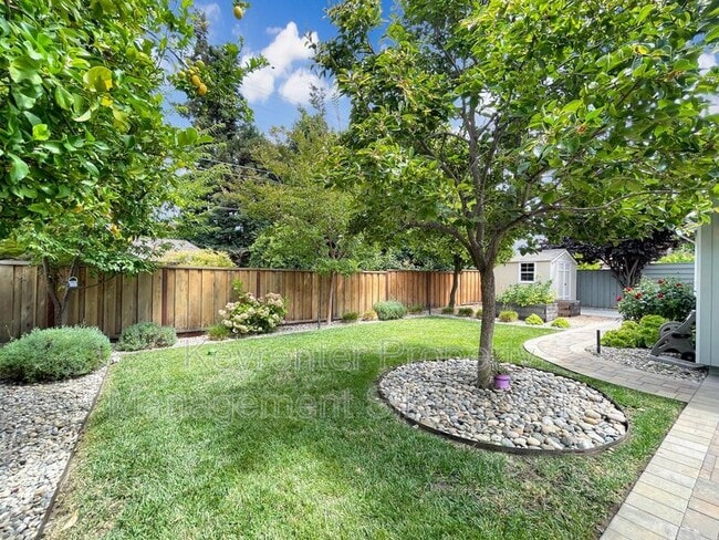 Building Photo - 772 Springwood Dr