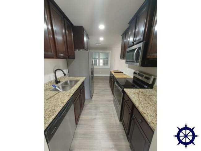 Building Photo - 505 H