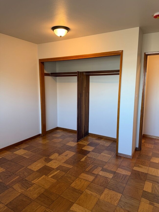 Building Photo - 3 Bedroom Duplex, Fully Updated