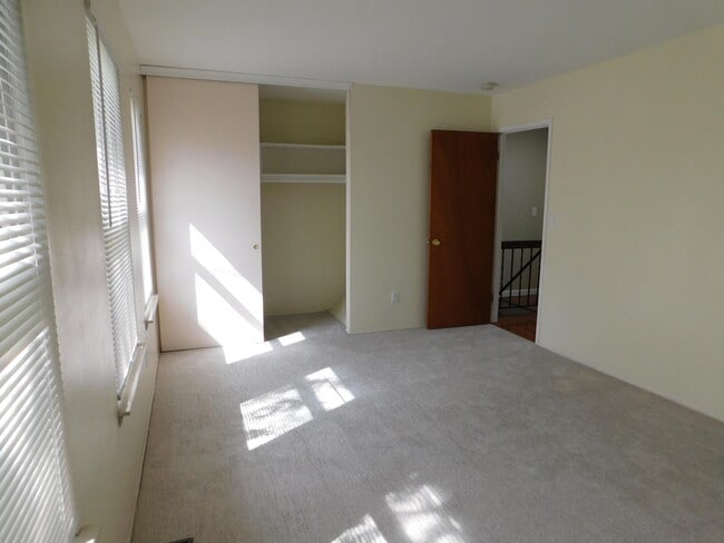 Building Photo - 3385 Burbank Dr