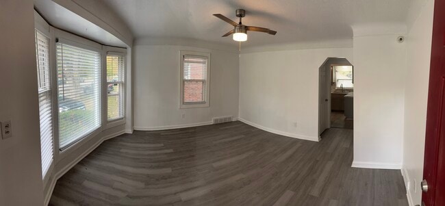 Building Photo - 915 Sunningdale Dr