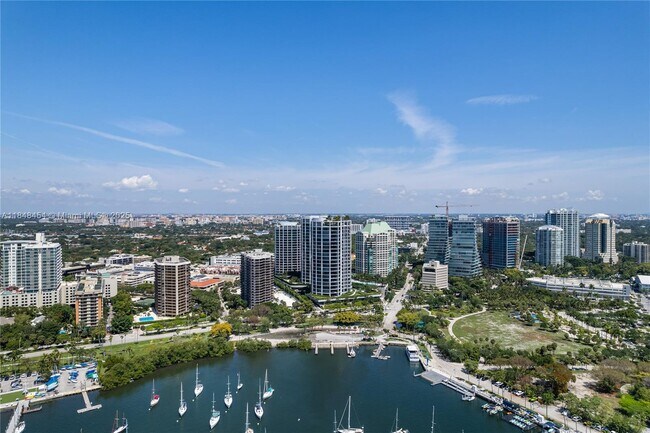 Building Photo - 2831 S Bayshore Dr