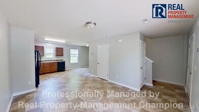 Building Photo - 3 BD/1.5 BA Home with Fresh Paint and New Carpet!