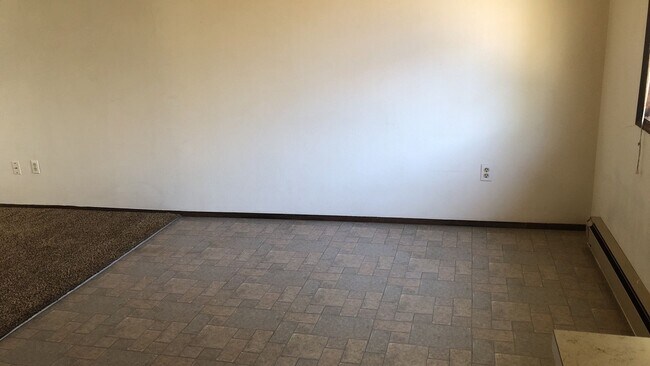 Building Photo - 2125 NW Turner Dr