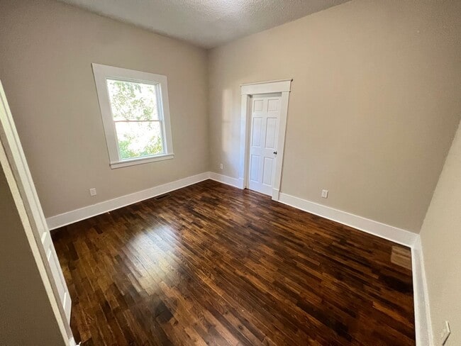 Building Photo - 3 Bed 1 Bath For Rent - Springfield