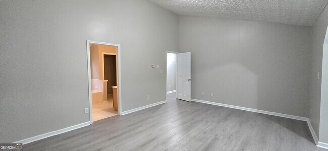 Building Photo - 610 James Ridge Dr