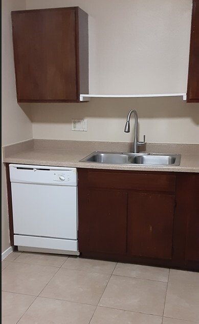 Building Photo - 8527 Ashlawn Dr