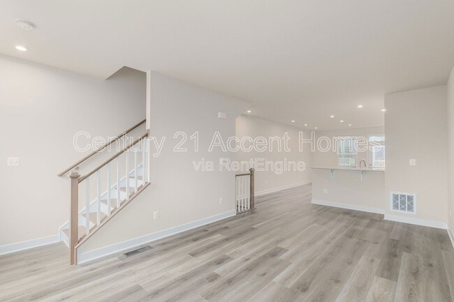 Building Photo - 14020 Sunrise Valley Dr