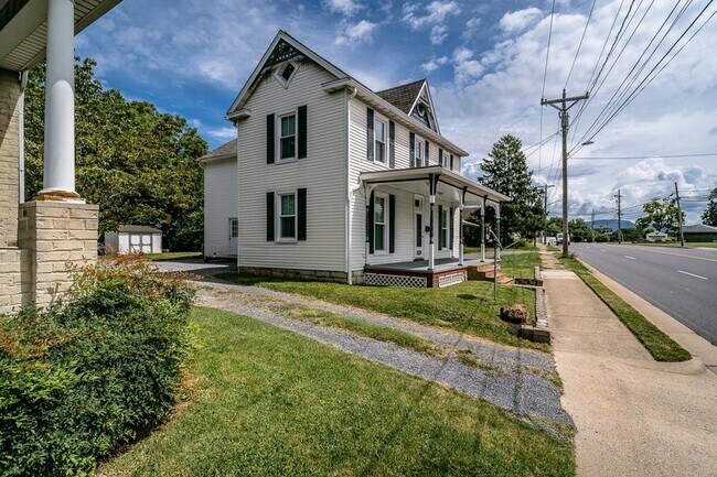 Building Photo - 632 E Market St
