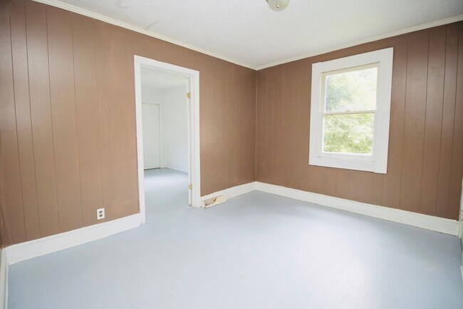 Building Photo - Charming 3 Bed, 1 Bath - Available Now!